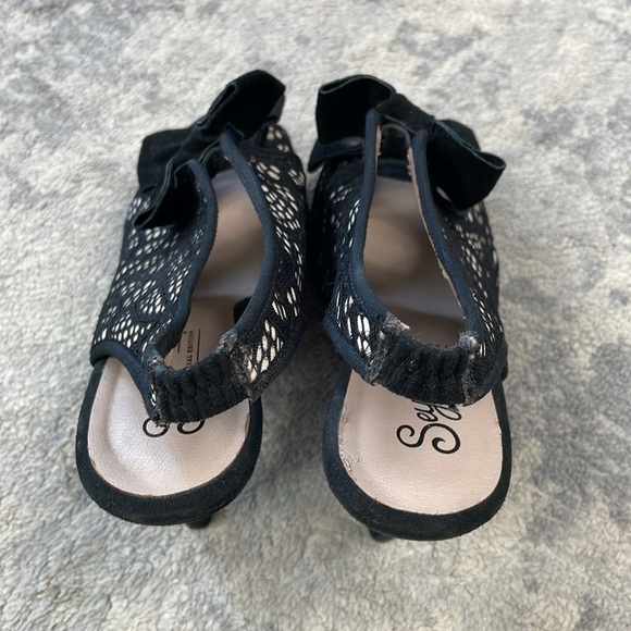 Seychelles Anthropologie Bobbin Lace Pumps Peep Toe Bow Girly Sz 8 - Picture 8 of 16